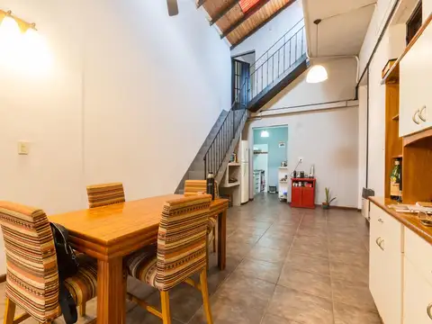 CASA DE PASILLO ÚNICO DE 4 DORMITORIOS EN VENTA EN BARRIO PICHINCHA