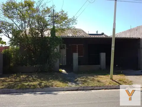 Casa en venta - 2 dormitorios 1 baño - 170mts2 - Magdalena