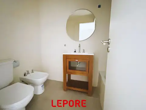 ECUADOR 1300, Piso PB