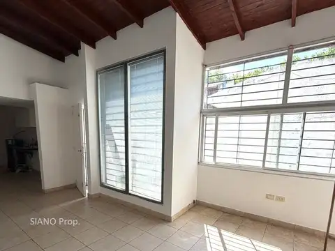 Casa en Alquiler con 1 cochera