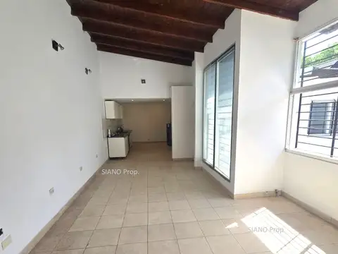Casa en Alquiler con 1 cochera