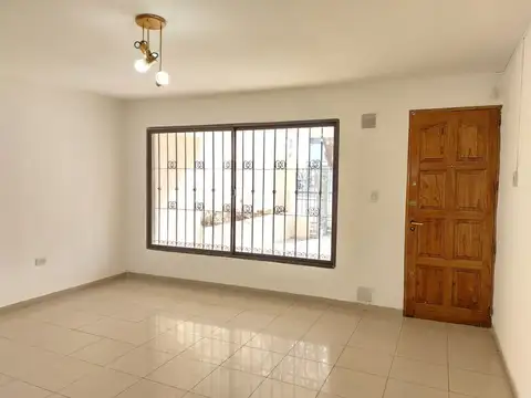 Oficina 8 ambientes con 4 baños
