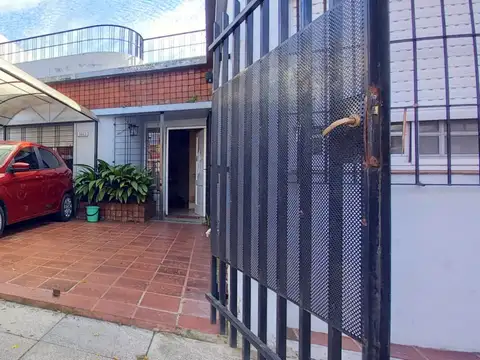 Preciosa Casa en 1 Planta, 5 Amb + Dep con 2 Cocheras, Piscina & Quincho con Parrilla
