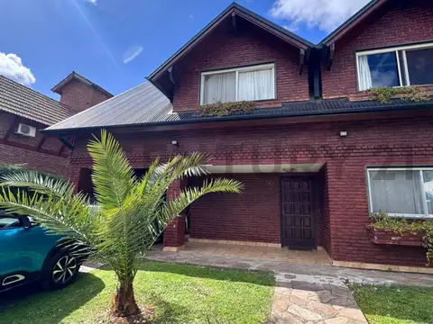 Venta Casa 5 ambientes con pileta en Country Venado II