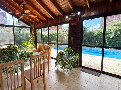 Casa en Venta con 2 cocheras