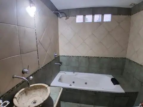 CASA 3 AMBIENTES VENTA CON PARQUE SAN VICENTE