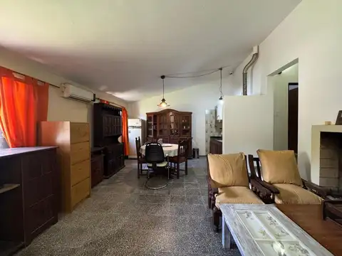 Casa 8 ambientes con 3 baños