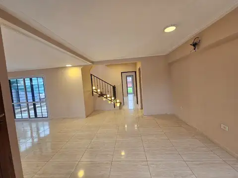 Casa 4 ambientes con 3 baños