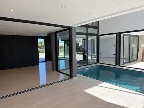 Casa 5 ambientes con 3 baños