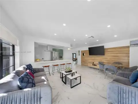 Venta Casa Espectacular Remodelada y Amueblada con pileta en Miami
