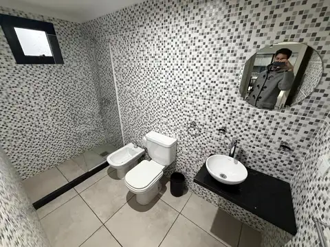 Monoambiente amoblado con balcón al frente en alquiler - Cafferata 900