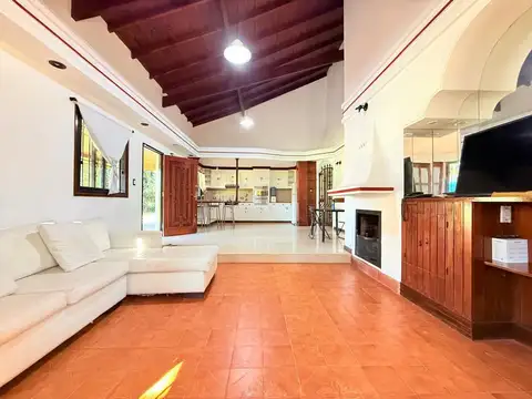 Casa 7 ambientes con 5 baños