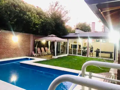 Casa en Venta con 3 cocheras