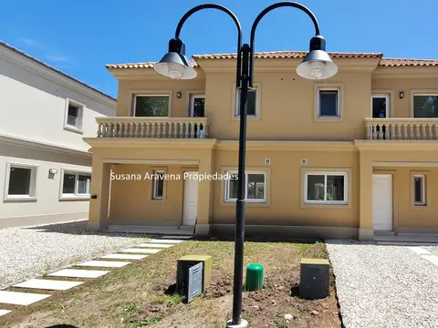 Casa en Venta en Complejo Liquidambar, USD 185.000