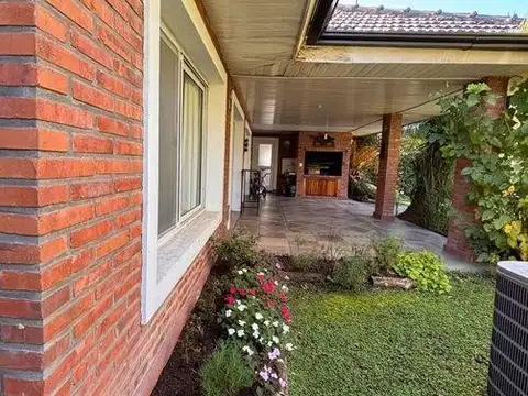 Casa 4 ambientes con 3 baños