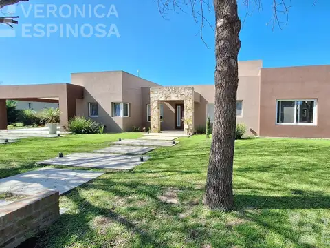 Casa 3 ambientes con 2 baños