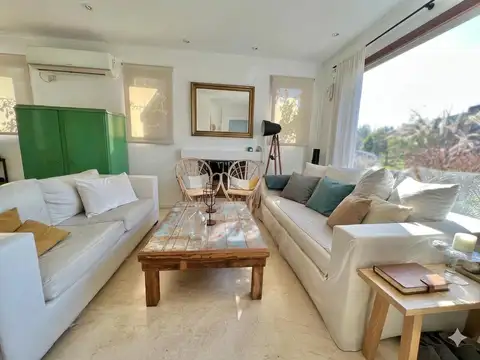 Casa en Venta con 4 cocheras