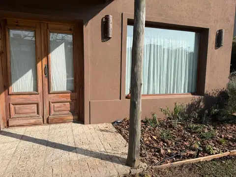 Casa 6 ambientes con 4 baños