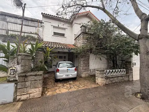 Casa - Villa Ballester - Venta - Cuatro ambientes -  Lote propio 7.50 x 40 mts - Multifamiar.