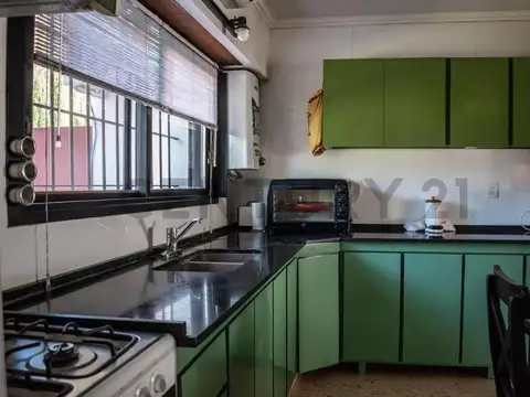 Casa en venta 4 ambientes ,cochera y pileta. Apta Credito.General Rodriguez, PBA