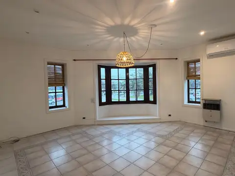 Depto Tipo Casa en Alquiler de 4 ambientes