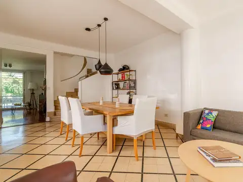 Casa 5 ambientes con 4 baños