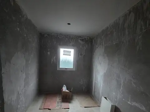 CASA CON OBRA AL 80% EN B° LA CARMELINA SAN MARTÍN
