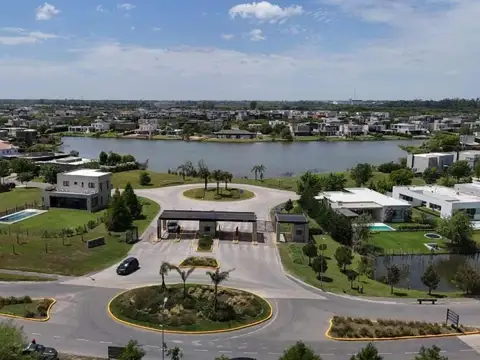 Terreno en Venta de 833,0 m2