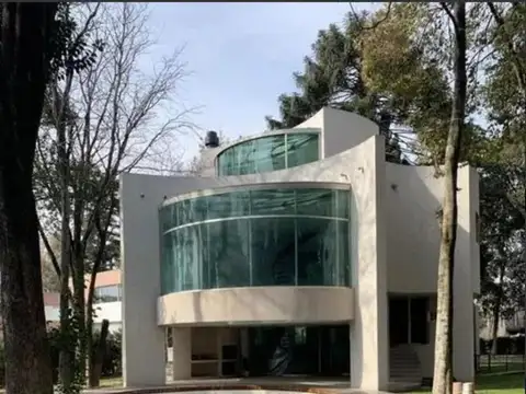 Casa en venta - 4 Dormitorios 6 Baños - 1.530Mts2 - Villa Udaondo