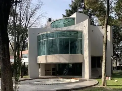 Casa en venta - 4 Dormitorios 6 Baños - 1.530Mts2 - Villa Udaondo