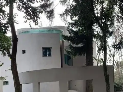 Casa 8 ambientes con 4 baños