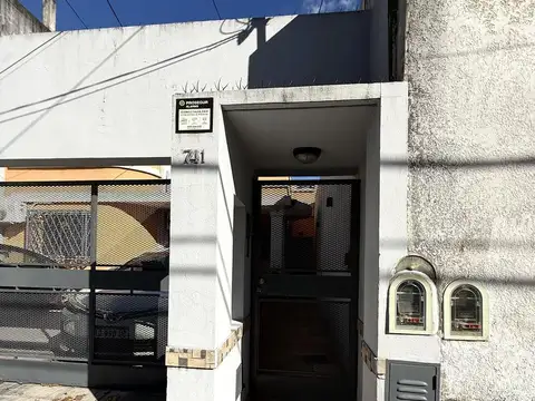 Almirante Brown al 700