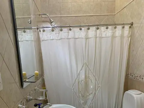 Casa 5 ambientes con 1 baño