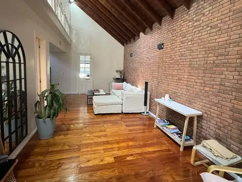 Casa 5 ambientes con 4 baños