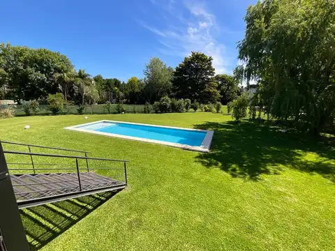 Casa 7 ambientes con 2 baños