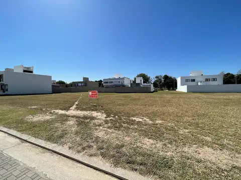Terreno en Venta 30  mts Fondo