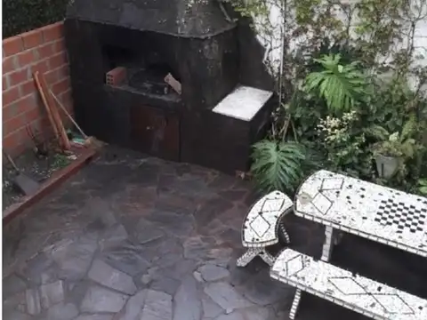 Casa 5 ambientes con 1 baño