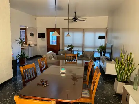 CASA AMERICANA DE CATEGORÍA VILLA PUEYRREDON  6 AMBIENTES COCHERAS PILETA Y PARQUE QUINCHO