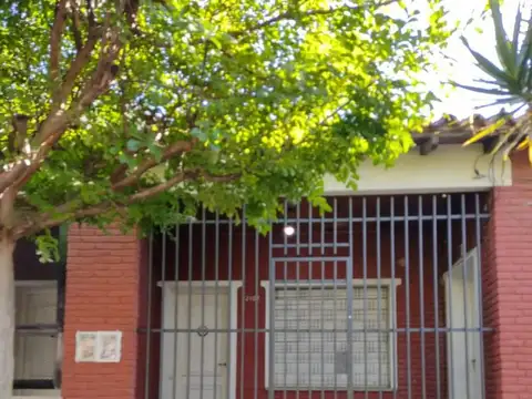 Casa en venta - 4 Dormitorios 2 Baños - 167Mts2 - Ramos Mejía