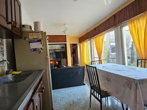 Venta PH 5 ambientes. Hurlingham.