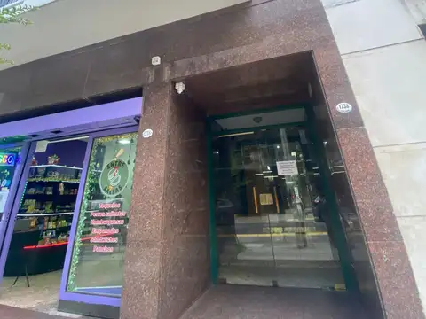 ALQ Monoambiente con baño separado y cocina kitchinette, balcon al fte