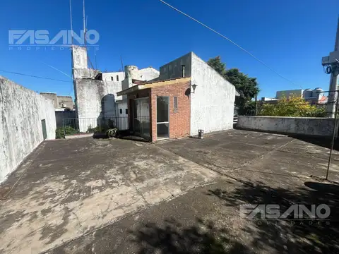 BLOCK | LOCAL EN ESQUINA + CASA DE 2 PLANTAS | VILLA ADELINA