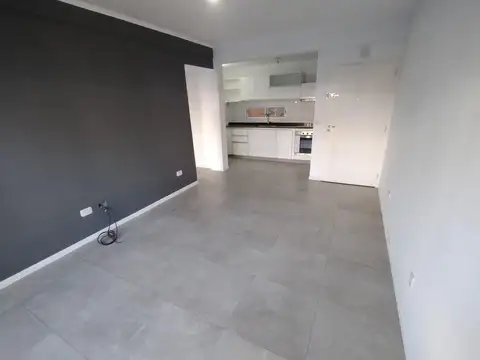 DEPARTAMENTO 2 AMBIENTES  C/ COCHERA CUBIERTA  Y BAULERA