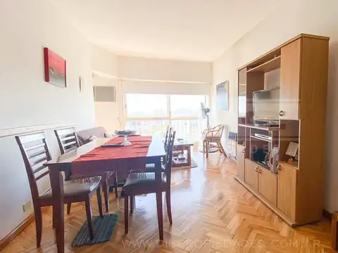 Bouchard al 1300 entre Av. Maipú y Tucumán