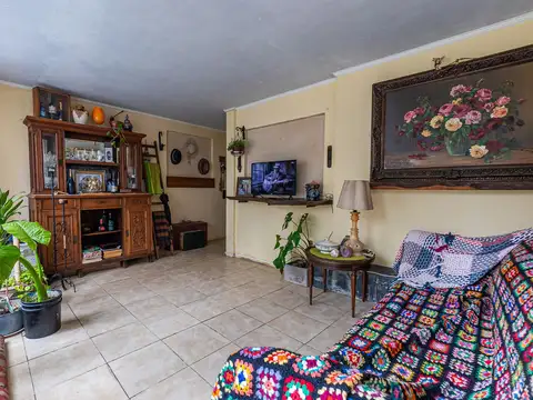 Casa en Venta con 2 cocheras