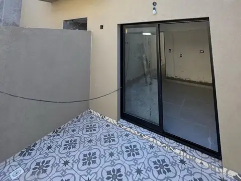 PH 4 AMBIENTES CON 2 PATIOS PARRILLA VERSALLES