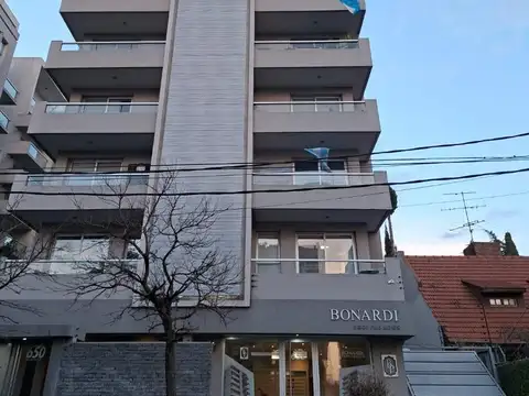 HERMOSO DPTO. 2 AMB. ZONA ITUZAINGÓ CENTRO