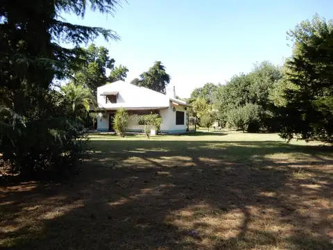 Excelente quiinta con gran parque en B° Jularo bien ubicado