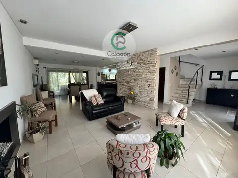 Casa 5 ambientes con 3 baños