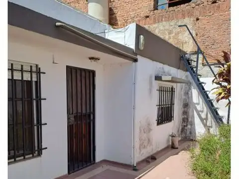 Casa de pasillo a reciclar - Barrio Ludueña - Rosario
